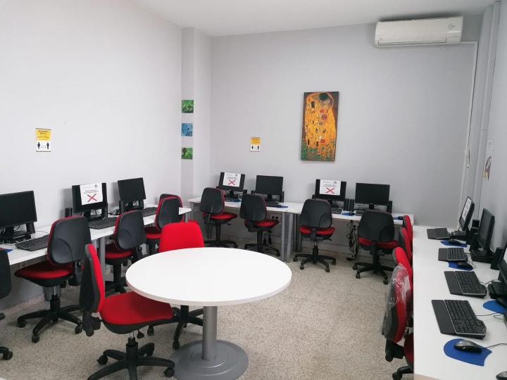 Centros de competencias digitales y formación para el acceso a la sociedad de la información y uso de las nuevas tecnologías